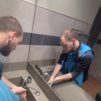 MALE VOYEUR SPYING ON THE GUYS