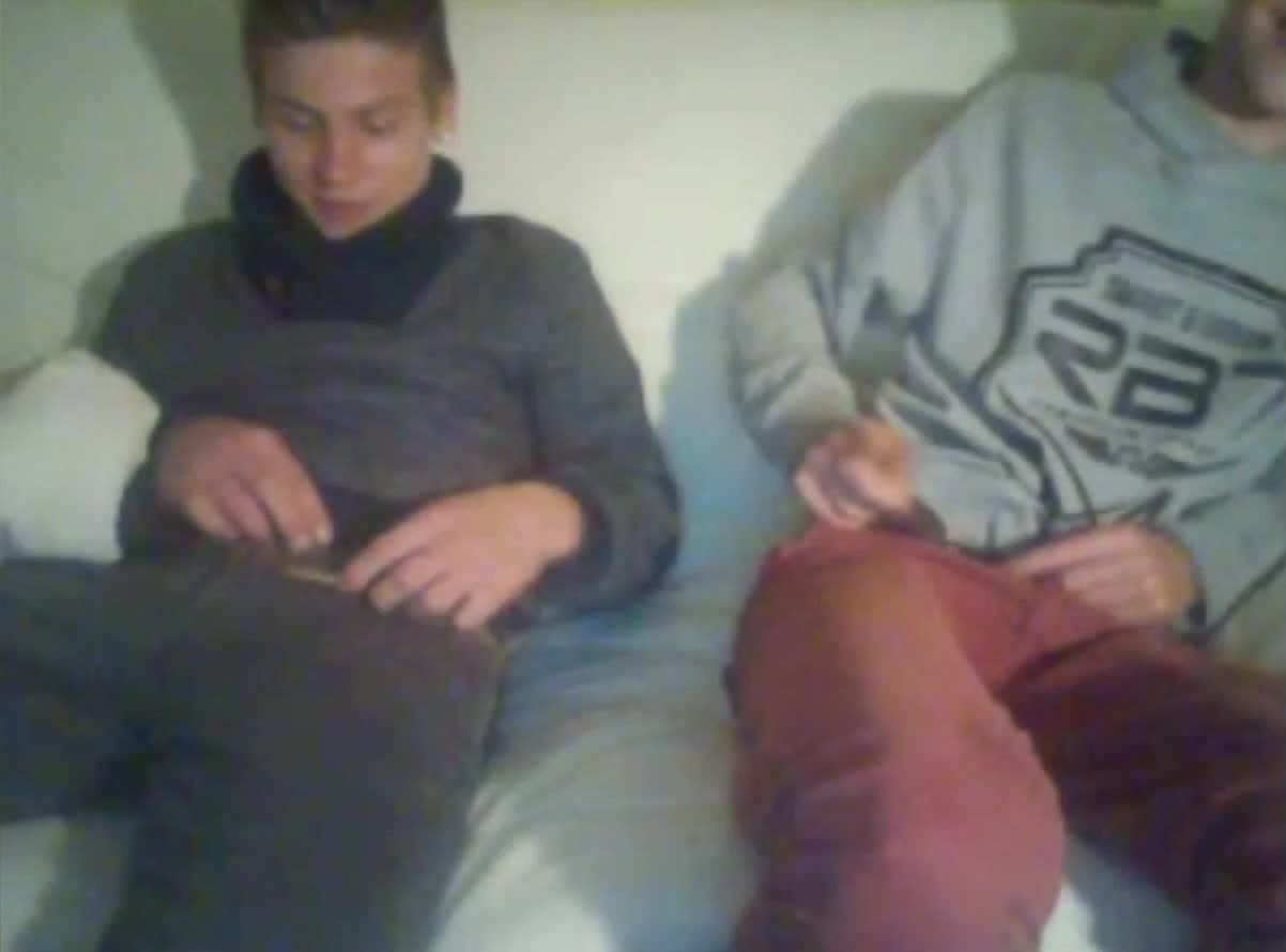 Amigos se masturban en Webcam