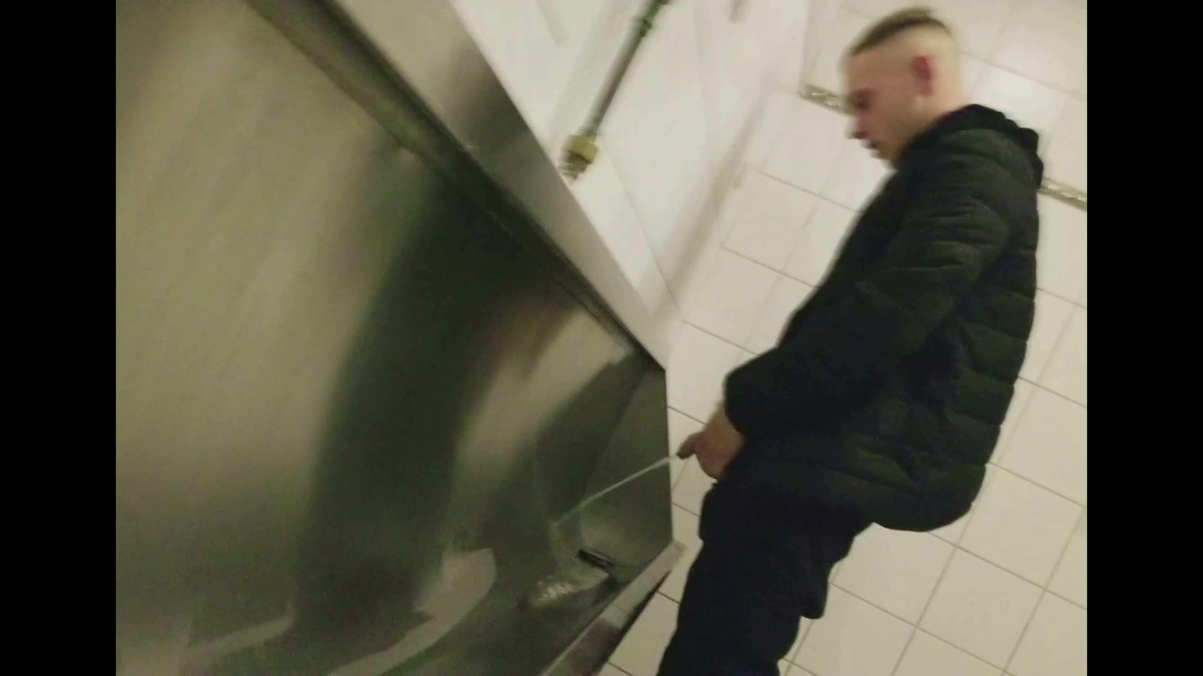 The original content of straight guys peeing. Bar Spy Clip from video #3